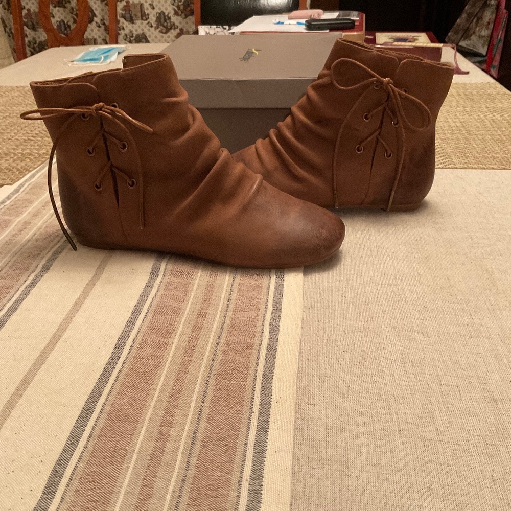 Antelope, 39, Taupe Ankle Booties